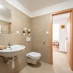 V Ladove Kraji Apartman *
